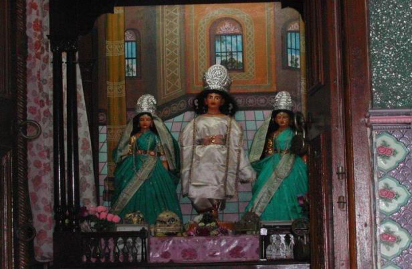 Chaitanya-and-His-consorts