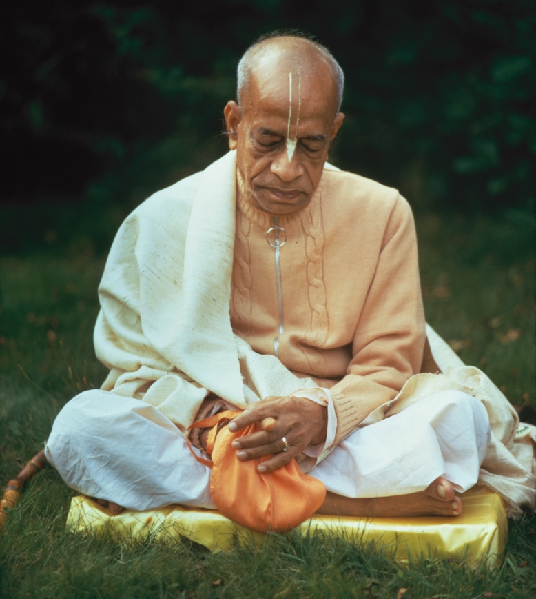 Srila Prabhupada Chanting Japa - 108 times with soothing music 