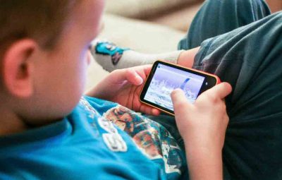 kids-mobile-phones-addiction