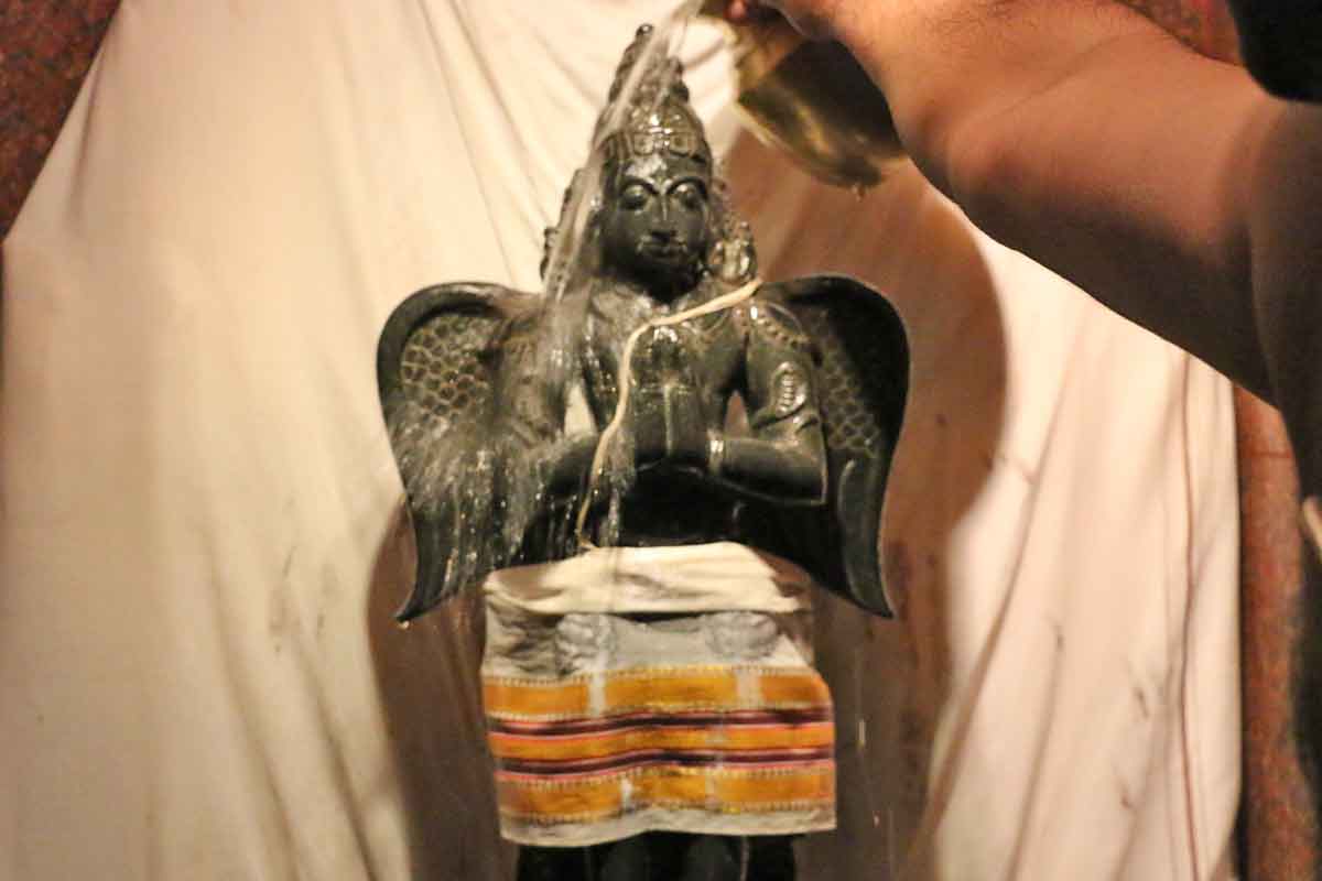 Garuda deva abhisheka