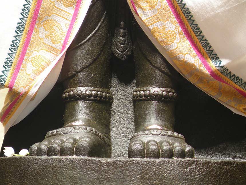 Nija Pada Seva and Tomala Seva (Except Friday & Saturday)